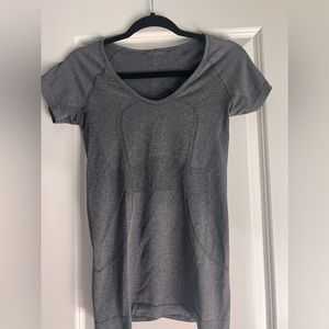 lululemon Swiftly V-Neck | size 4